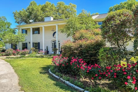 Madisonville Vacation Rental | 5BR | 5BA | Step-Free Entry | 4,100 Sq Ft