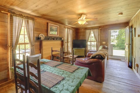 Marion Vacation Rental | 2BR | 1.5BA | Stairs Required | 893 Sq Ft