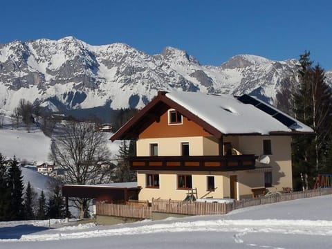 Ferienhaus Almfrieden - Holiday home, shower and bath, WC, 4 or more beds House in Schladming