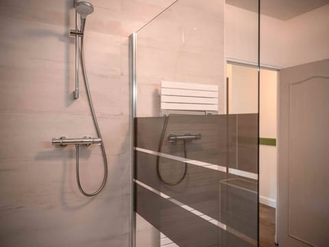 Bathroom 10m2 - 1 Italian shower - 2 washbasins + mirror - 1 heated towel rail - Hairdryer - WC - Towels provided.