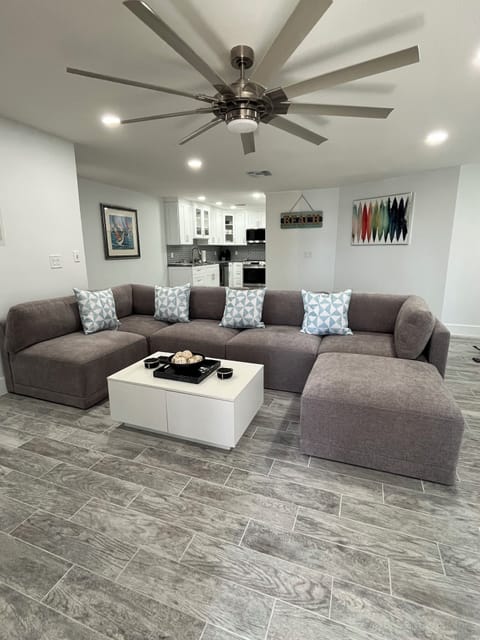 Living Room w/Modular couch