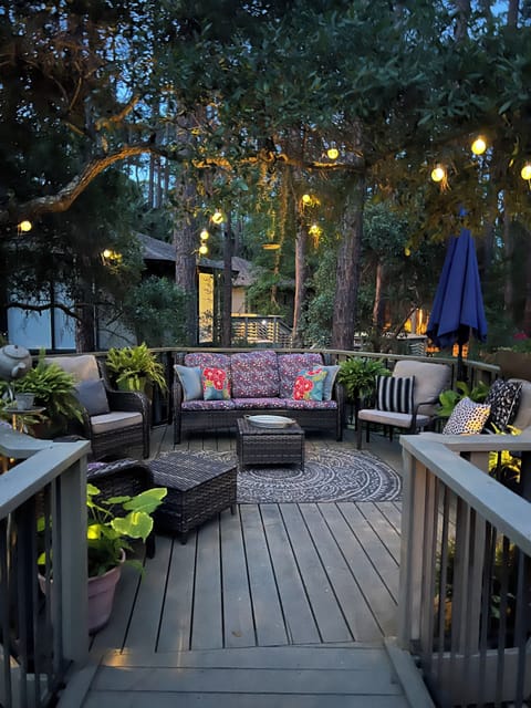 Outdoor elevated deck