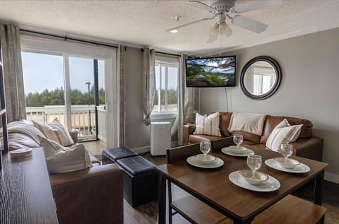 Step into Mountain Lodge 331, your beautiful and welcoming oasis on the mountain!