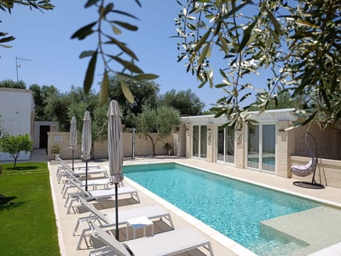 Building Exterior, Outdoor, Pool