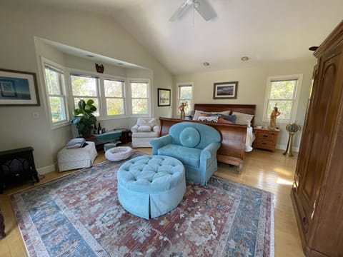 Large and sunny primary bedroom