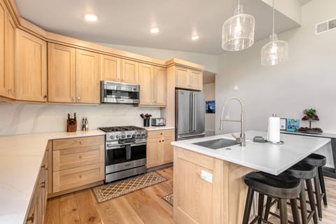 Mayflower Lakeside 302-14 by Moose Management: