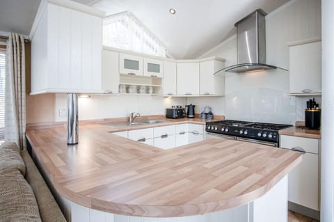 5 Manor Lodge - 2 Bedroom Lodge - Pendine (19231)