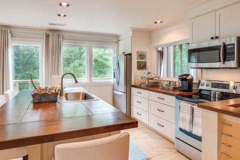 Kitchen | 1st Floor | Keurig | Starter Coffee Pods