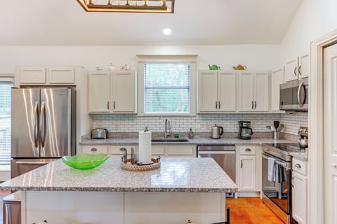 Kitchen | Drip Coffee Maker | Toaster | Slow Cooker