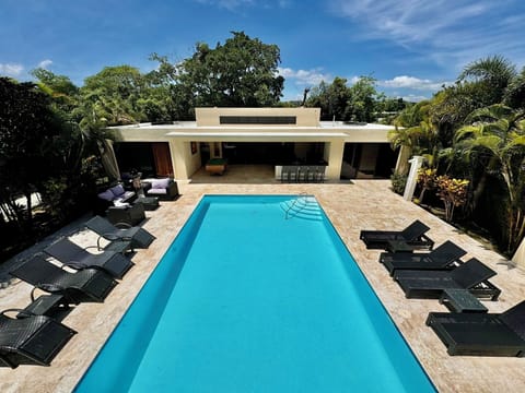 Welcome to ✨CASA COCO-PARAISO✨Superior 8 Master @ Casa Linda 