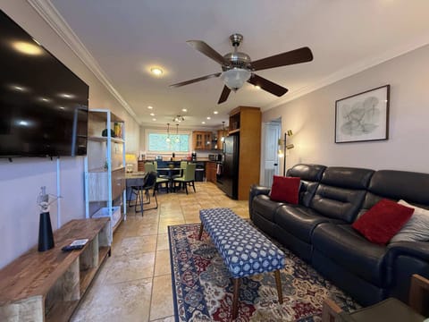 75" smart tv, 500Mb Wi-Fi, Leather, Keypad access, central air, blackout curtains
