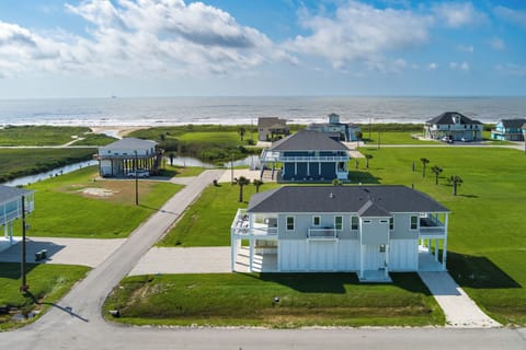 Welcome to Epic Beach Views/Gated/ Golf Course Community