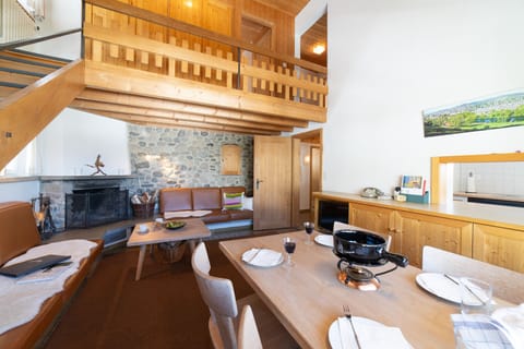 Living and dining area in the Silberplatten holiday home