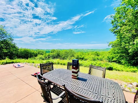 Outdoor Dining with Views of the valley for miles