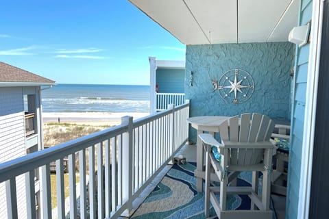 PVC309: Waves for Days | Private Balcony