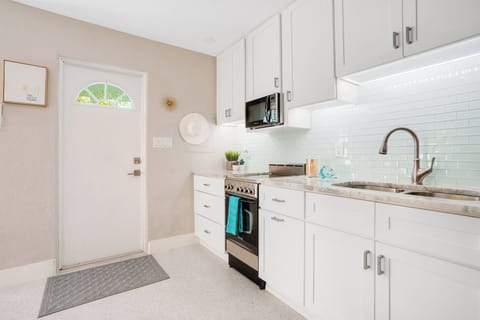 CUSTOM GRANIT COUTER TOPS, NEW EVERYTHING, Subway Tile Glass Backsplash.