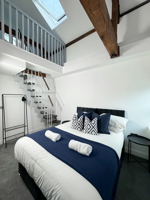 Apartment 4 Bedroom King Configuration