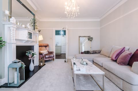 Living Room / Lounge