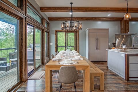 This oversized table you can adjust it to sit up to 10 people!