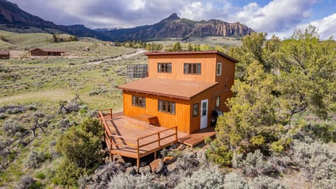 Loren's Lookout- Ideally situated between the historic town of Cody, WY and Yellowstone National Park.