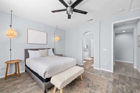 Master w/ ensuite