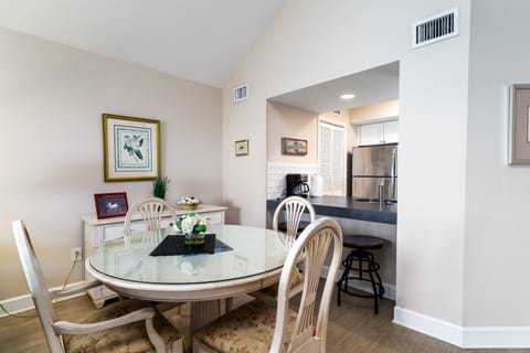 Dining table seats 4