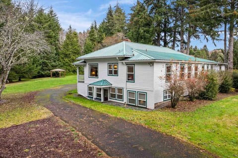 Once an original schoolhouse in the charming town of Manzanita, this incredible retreat is now the perfect place for family gatherings.