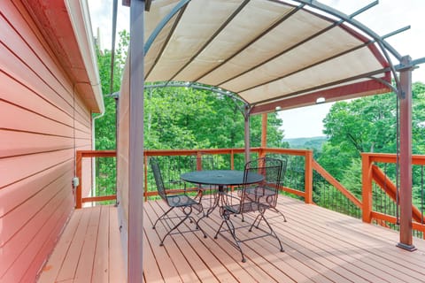 Deck | Gas Grill (Propane Provided)