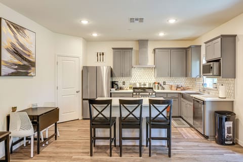 Kitchen | Board Games | 2 Workstations | Central Air Conditioning/Heat