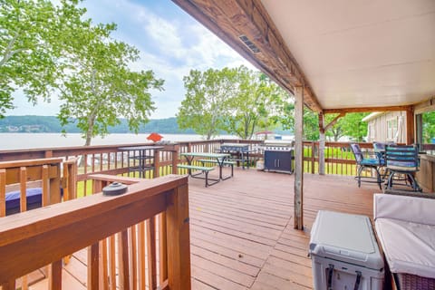 Jay Vacation Rental | 3BR | 2BA | 1,500 Sq Ft | Stairs to Enter