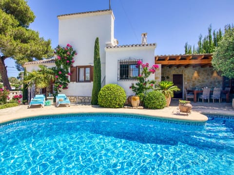 Water, Plant, Sky, Property, Building, Azure, Swimming Pool, Body Of Water, Window, Tree