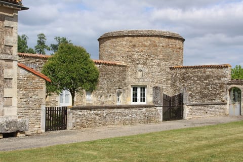 Vue générale depuis la cour du château