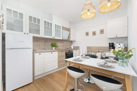 Cook and dine in style with the modern kitchenette and dining area.