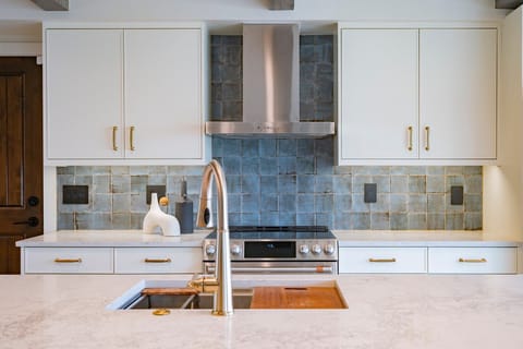 Electric Range | Modern Kitchen