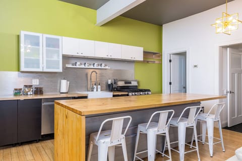 Kitchen has great amenities and is set up with lots of cooking supplies