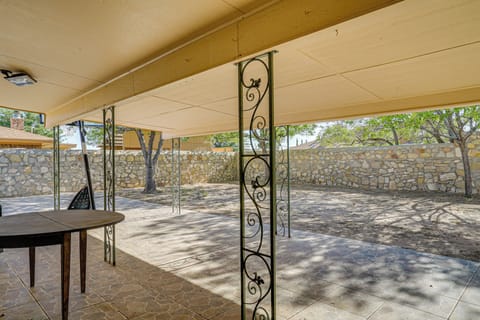 Covered Patio | Charcoal Grill