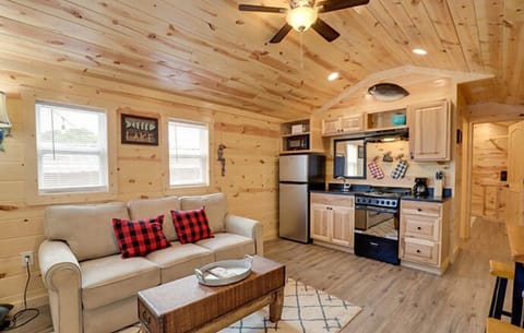 1573p084rNg4Wc-20220818123231