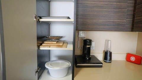 Discover your culinary haven: A fully equipped kitchen awaits with all the essentials – microwave, stovetop, oven, coffee machine, and more!