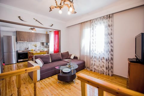 Welcome to Our Traditional Stone Cottage Surrounded by Nature
Arrive at a charming countryside retreat with local character and warm hospitality.