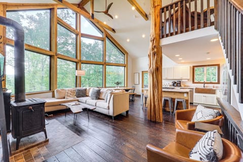 Warrensville Vacation Rental | 4BR | 3BA | 2,366 Sq Ft | Stairs Required