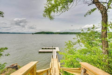 Lakefront, 300' of lake frontage, lake access, lake view Private Boat Dock