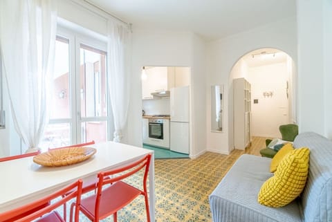 Cozy apartment perfect for 4 people is located in a hilly area just 500 meters from the centre, the sea and the train station - the strategic position for visiting Camogli and the Riviera! The accommodation is equipped with all the comforts to make your  Apartment in Camogli