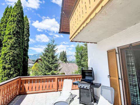 Building, Cloud, Daytime, Sky, Property, Wood, Window, Plant, Interior Design, Shade
