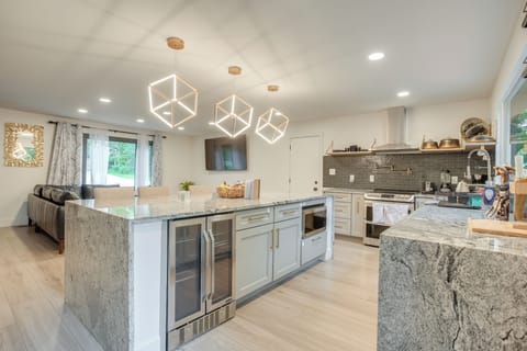 Kitchen | Main Level | Blender | Drip Coffee Maker | Toaster | Refrigerator