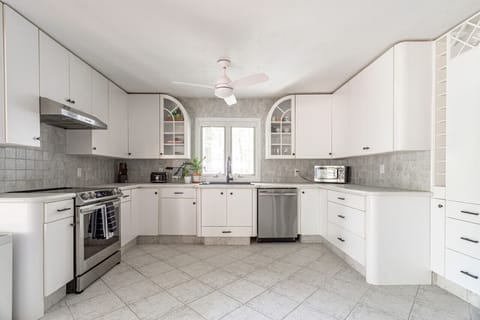 Fully equipped kitchen