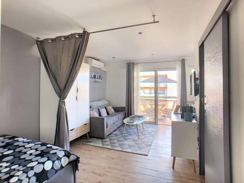 Bedroom, Living Room