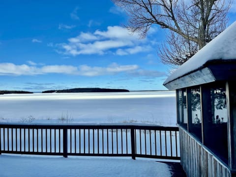 Woodsmoke Lodge on Drummond Island (5215)