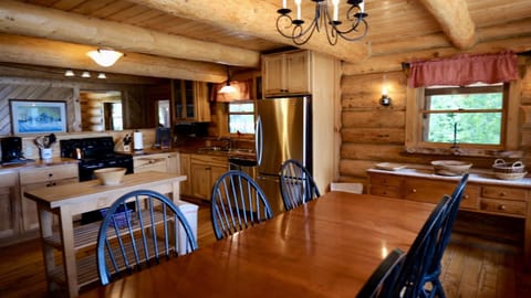 Bootjack Lodge on Drummond Island (2599)