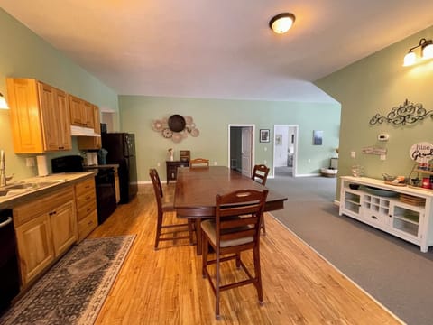 Trillium on Drummond Island (4313)