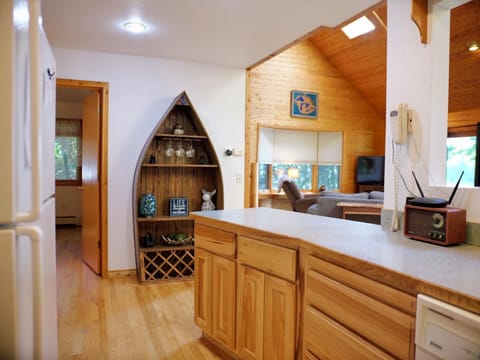 Shore Thing with Bunkhouse on Drummond Island (3784)